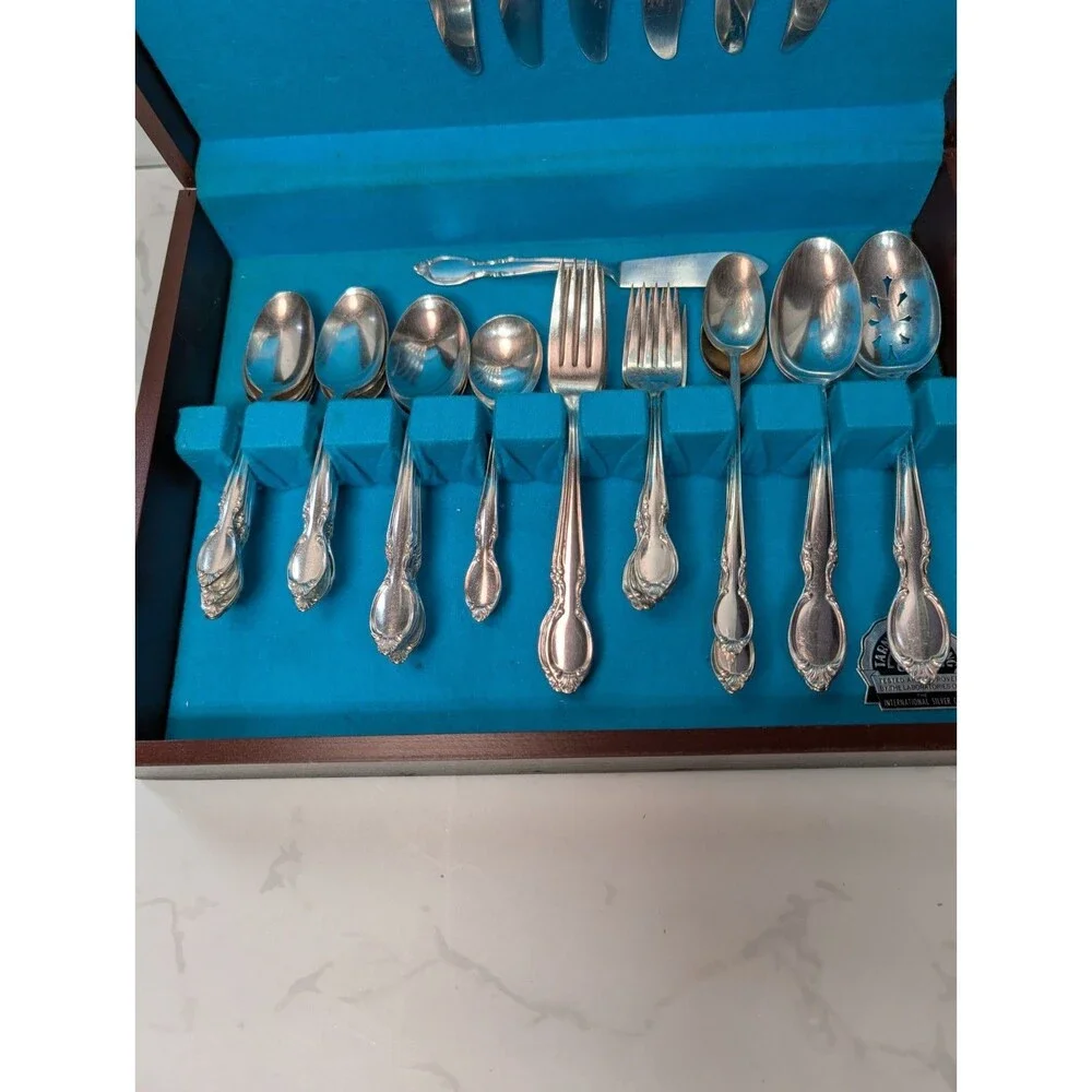 WM Rogers Precious Mirror Silverplate Flatware Set 41 Pc with Chest